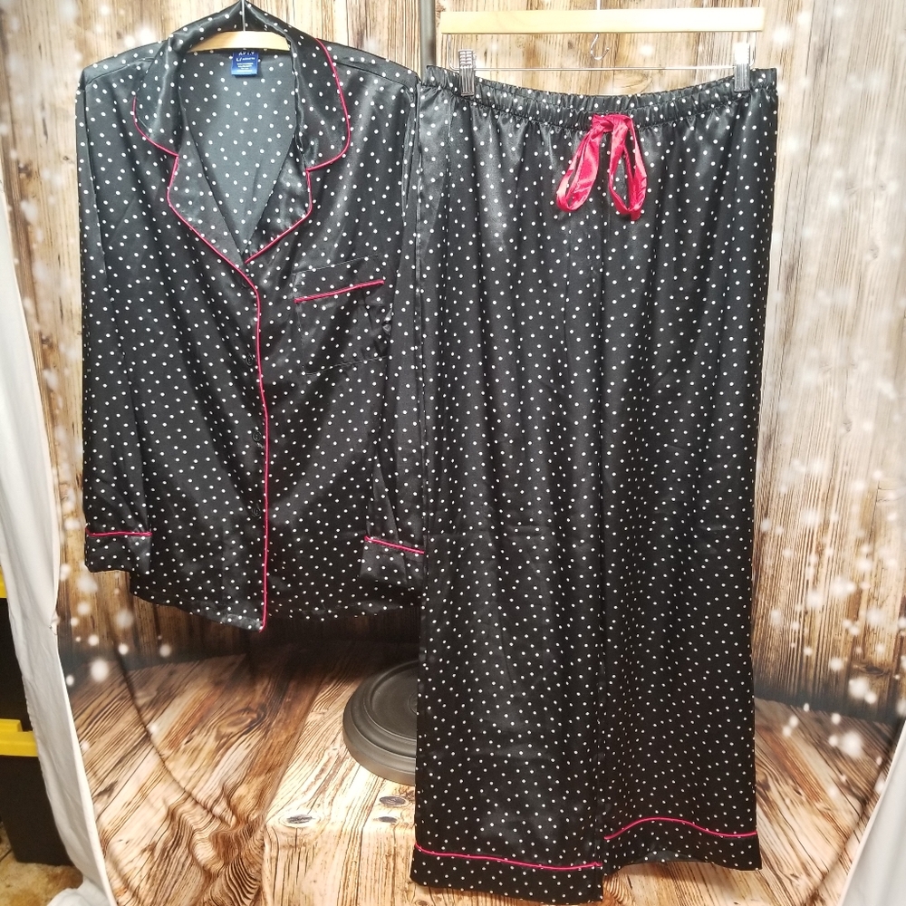 Women's Black Polka Dot Pajama Set